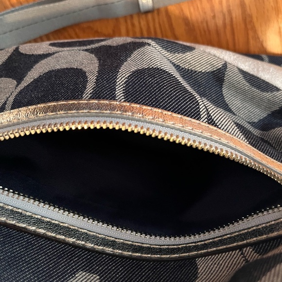 Coach blue/silver denim shoulder bag - Picture 2 of 8